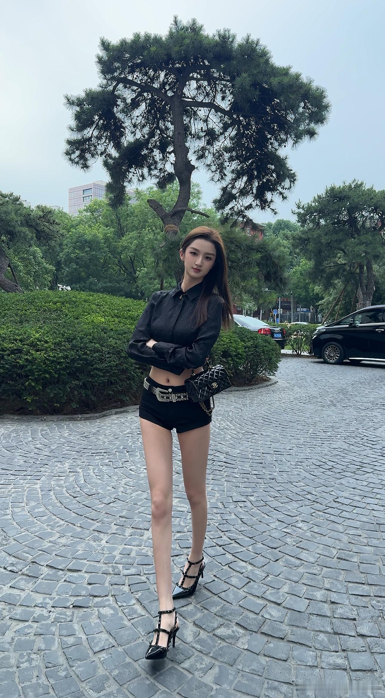 终于有一次拍照不是工作很放松的心情[吐舌头眯眼睛笑]​​​