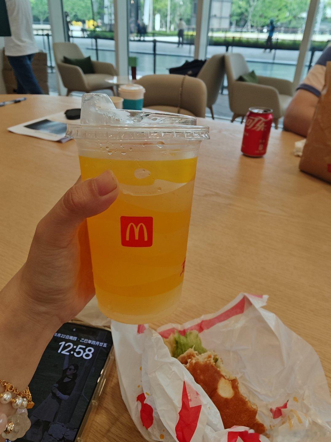 今天是牛屋妹配麦麦记肯德基对不起我没有参与您疯狂星期四这个大项目​​​
