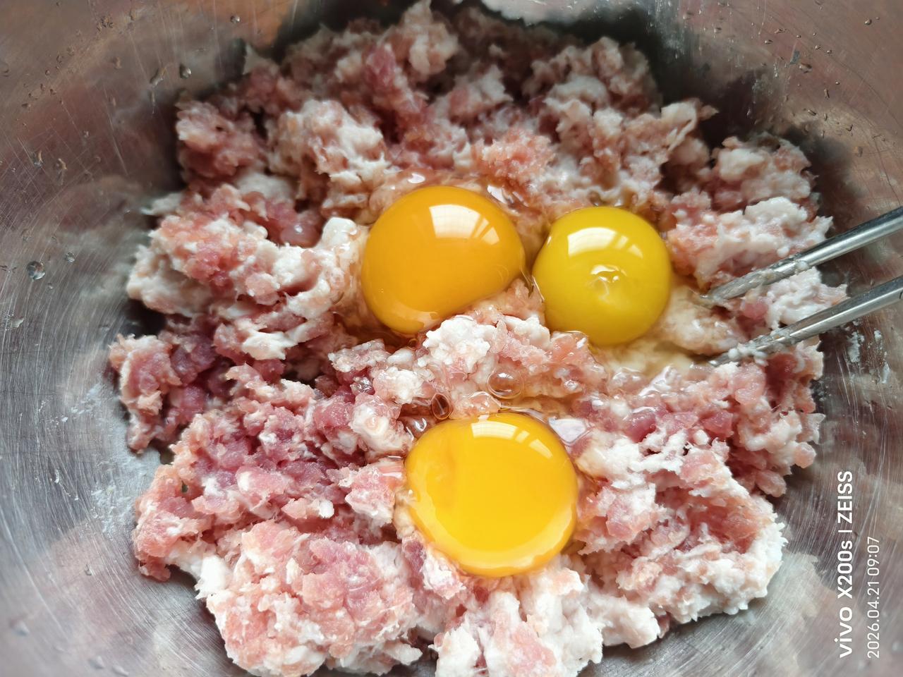 唇齿留香在我们当地每逢清明过后到谷雨两季节的中间，去郊外游玩