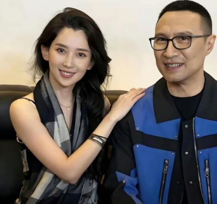 5月9日，森林北在直播中就她与汪峰的关系现状做出回应。她直视镜头，缓缓说道：“关