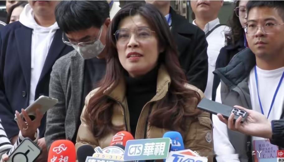 国民党主席郑丽文在台中公开回应“国共论坛重启”传闻，直接给八卦记者们划了重点。