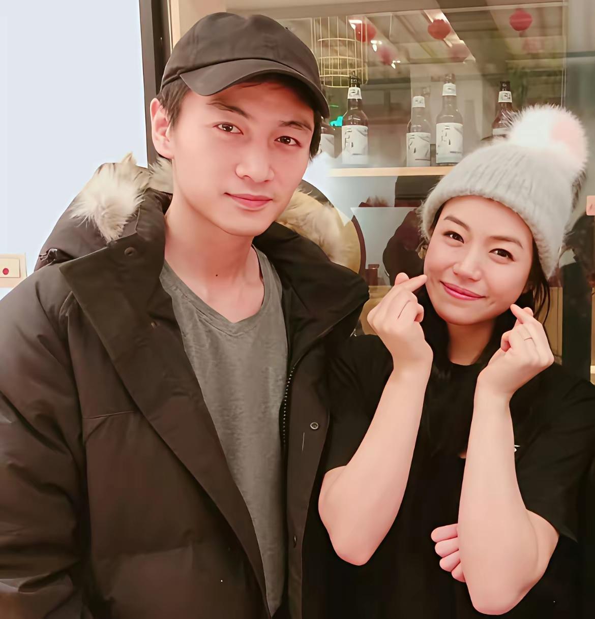 陈妍希这事儿，旁观者看得清。北京那栋带花园的别墅，市价九位数，离婚时她没搬