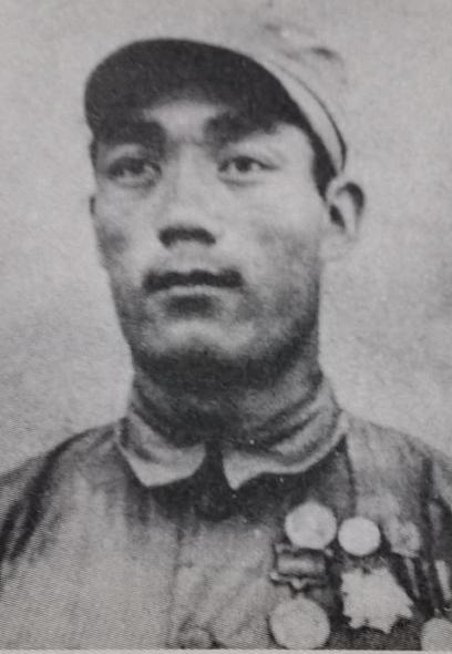 1952年，一名志愿军战士悄悄顺走一袋美军地雷，兴冲冲带回阵地向连长请功，谁知连