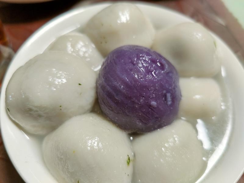 现在这概念偷换得真是让人摸不着头脑。咱祖祖辈辈吃了几千年的馒头、白粥、糙米饭，那