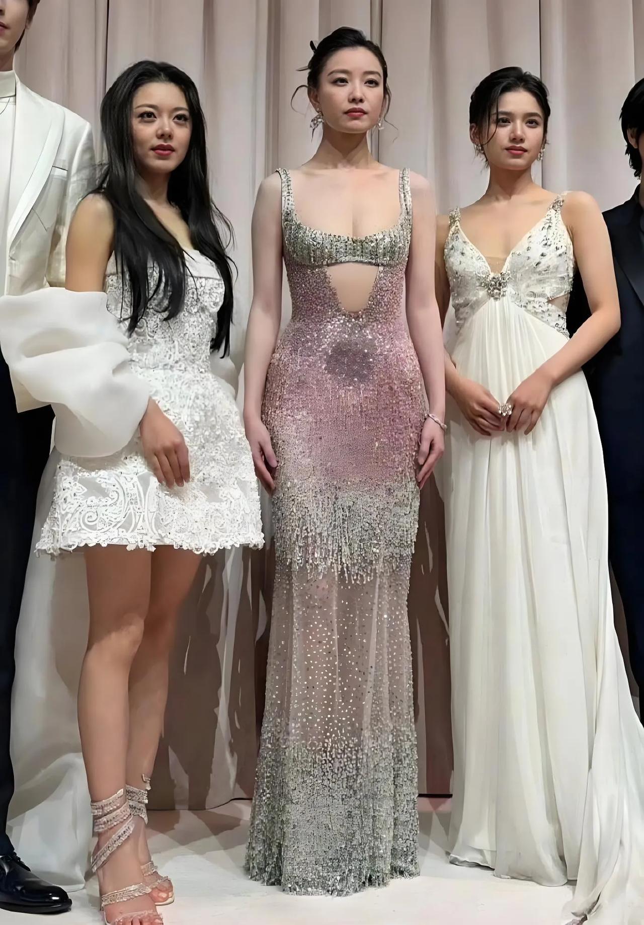什么小仙女，小鲜肉，在气质面前不值一文。倪妮与赵今麦、张婧仪的一张合影。三人