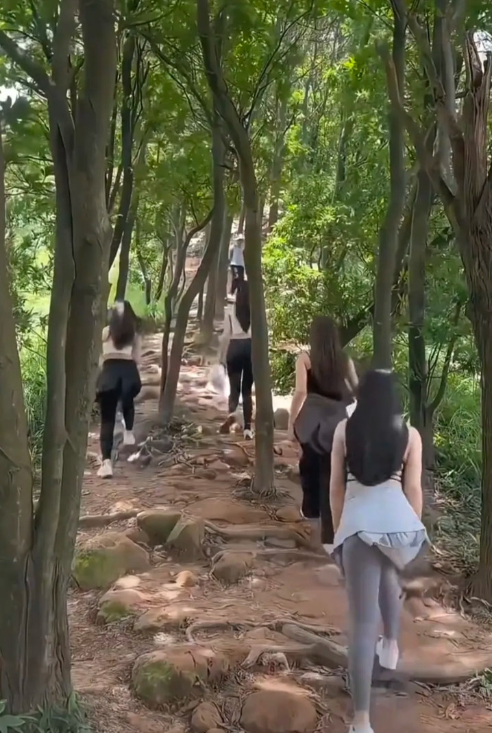 坚决不能碰大龄剩女，因为大龄剩女最大的问题不是她们年龄大，相反，年龄大才是她们最