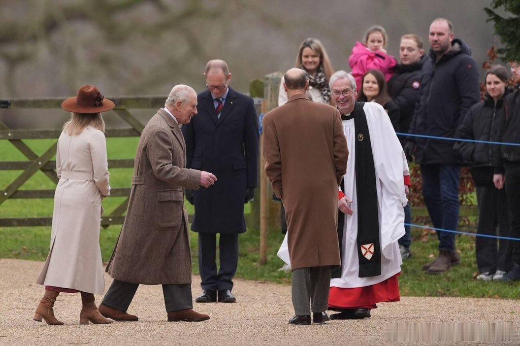 新闻2025.12.28英国王室成员在诺福克郡桑德灵厄姆的圣玛丽·玛达格莱娜
