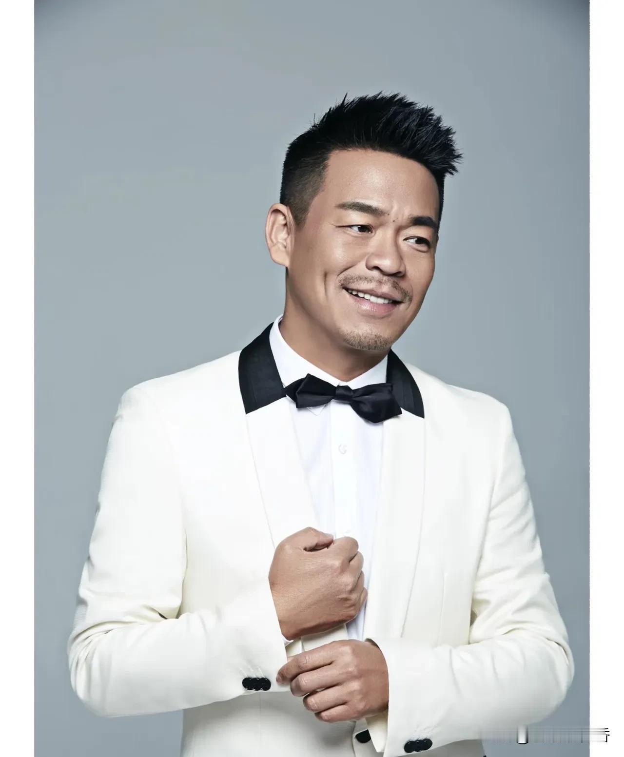 最近德云社那场演唱会挺热闹，本以为能火的是台上的演员，结果被唱火的是个二十年前的