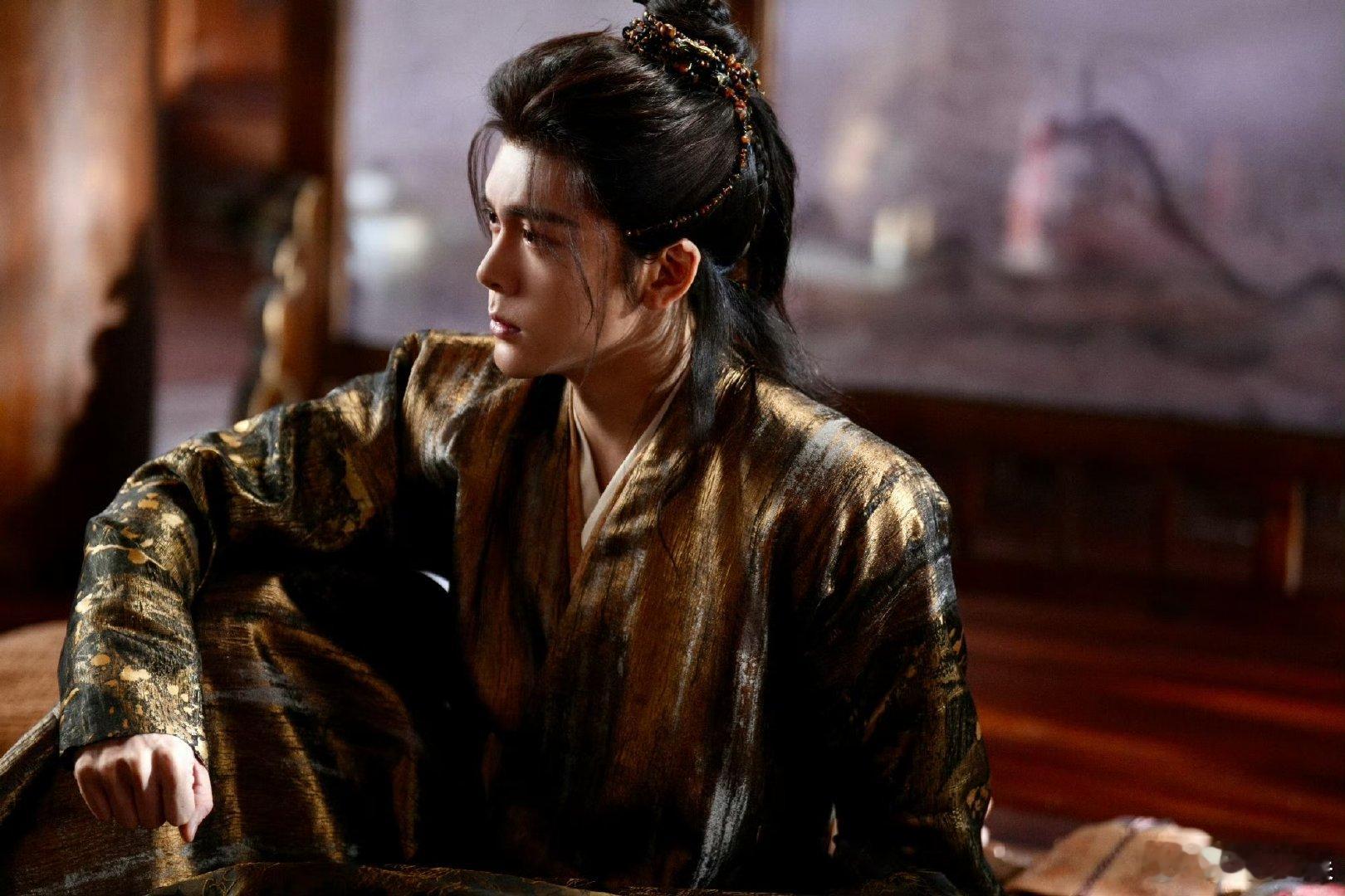 曾舜晞小说中的法师有了脸小说里那种“能御物、有禅意又能打”的法师形象，有了具象