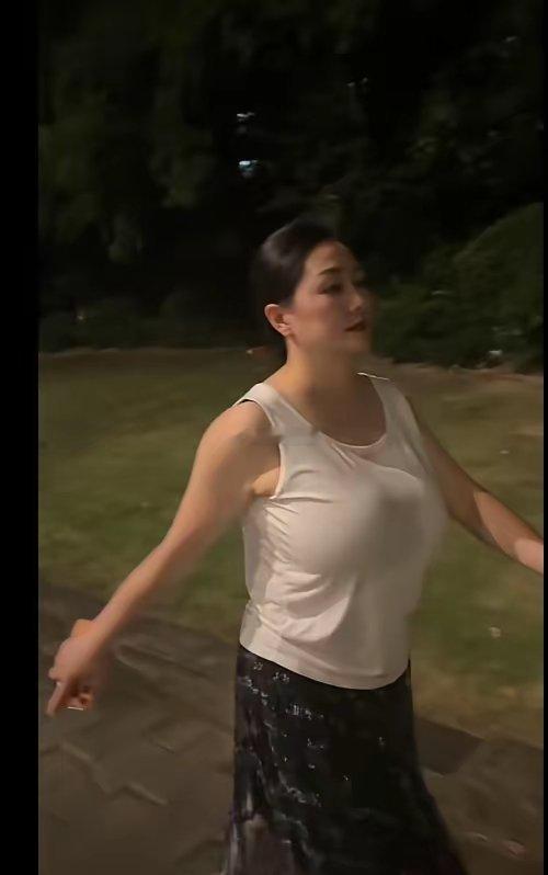 看着胳臂其实也不胖，怎么拍出来的照片就这么胖呢？​​​