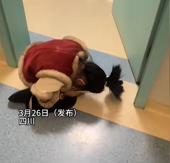 “看哭了！”近日，四川泸州，一女子独自带着女儿，来当地打拼，没想到突然大出血，被