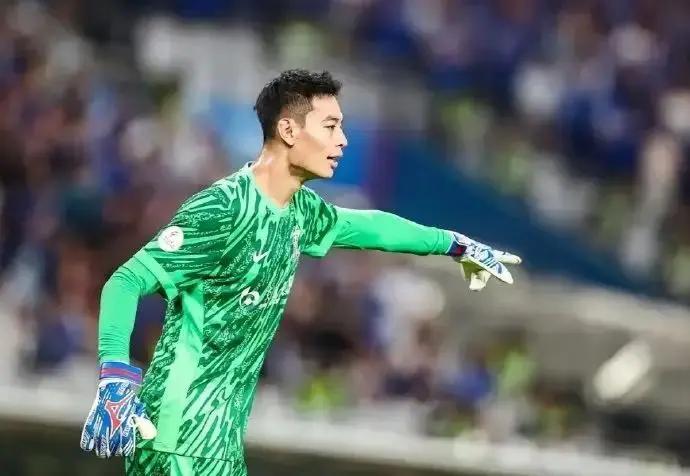 本赛季申花三大国门谁会首发？申花门将位置一直是斯卢茨基幸福的烦恼！鲍亚雄，马镇，