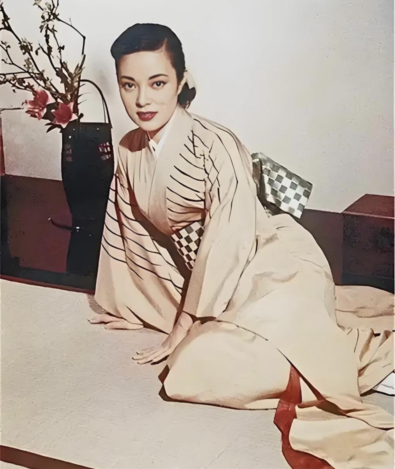 唱红《夜来香》的民国顶流女星李香兰，抗战胜利后因长期为日本拍摄美化侵略的宣传电影