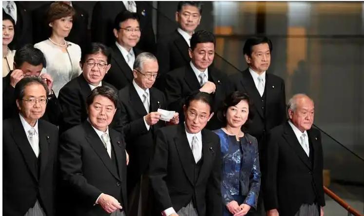 为什么日本一亿多人，用了三十年都无法摆脱经济困局呢？因为真正对日本人下手的，不是