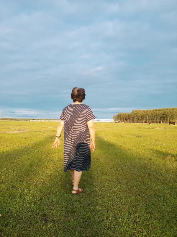 我正在熬夜改第32版PPT。手机突然弹出老妈的消息：“儿子，妈学会了用拼多多。