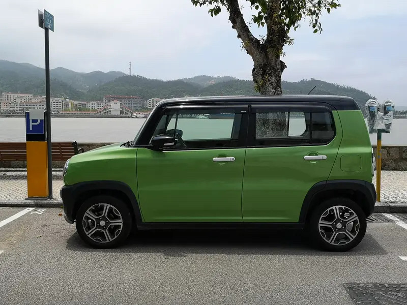 最近想换车，燃油车和电动车哪个好，得看具体情况。