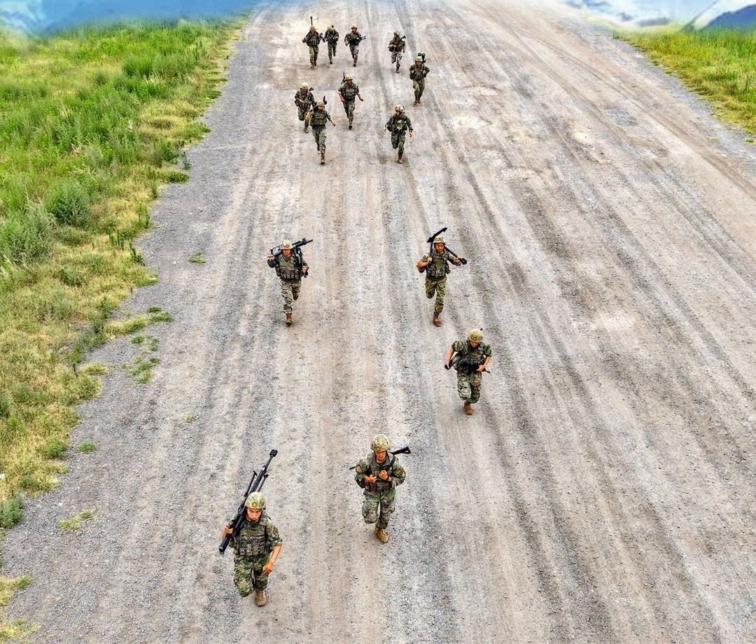 空降兵火力分队～171重机枪，201迫击炮，161自榴等