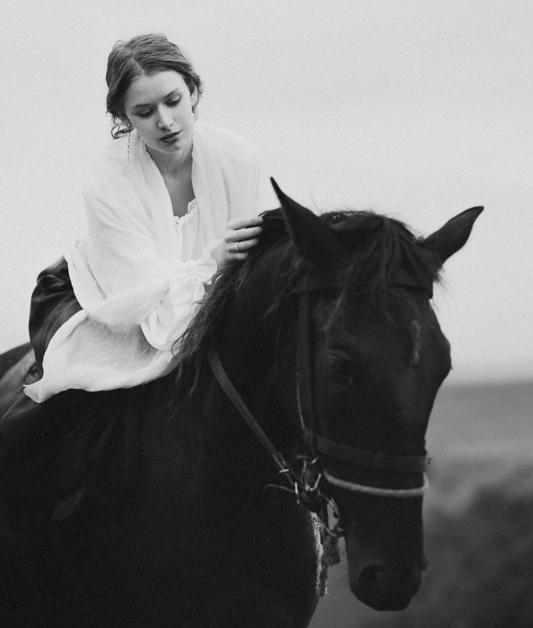 “在狗面前，不要以为你善良，它就不咬你；在小人面前，别以为你是个好人，他就不坑你