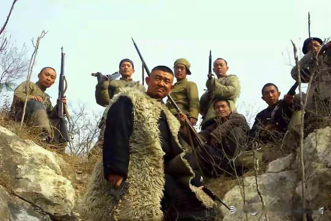 旧时东北绺子里胡子吃什么伙食：平时窝头咸菜，砸窑后当场解大馋饿肚子的土匪，