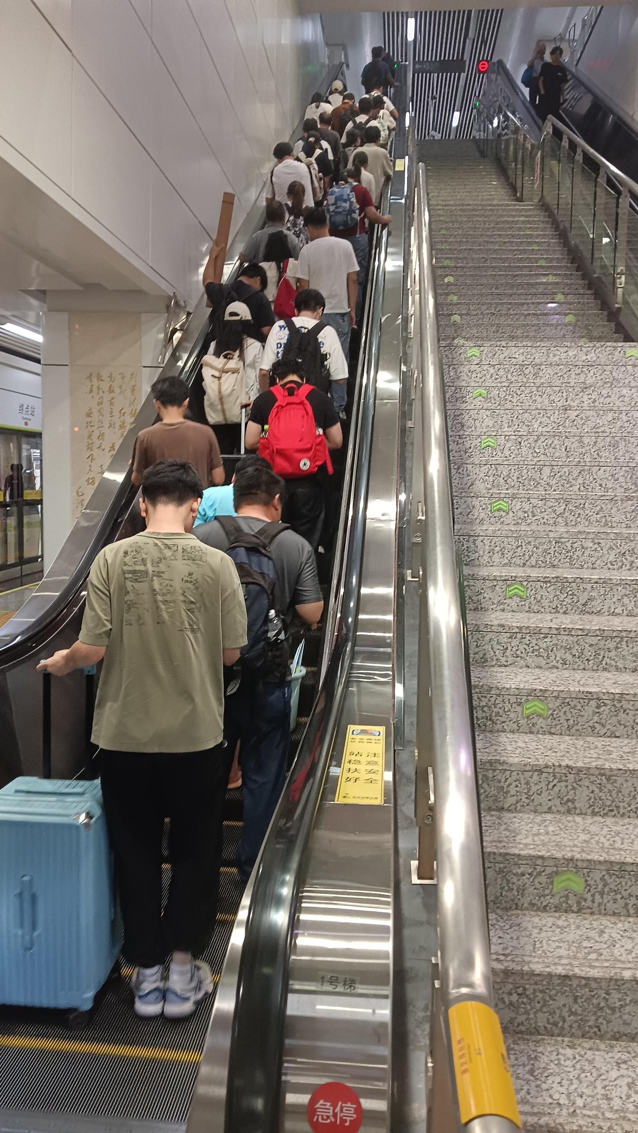湘潭大学交通不方便，离市区远。似乎一说到湘潭大学，一些人就喜欢说这两点。时不时