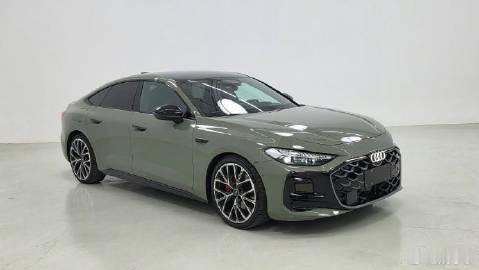 奥迪A5L Sportback，以溜背设计勾勒出流畅的线条，无框车门彰...