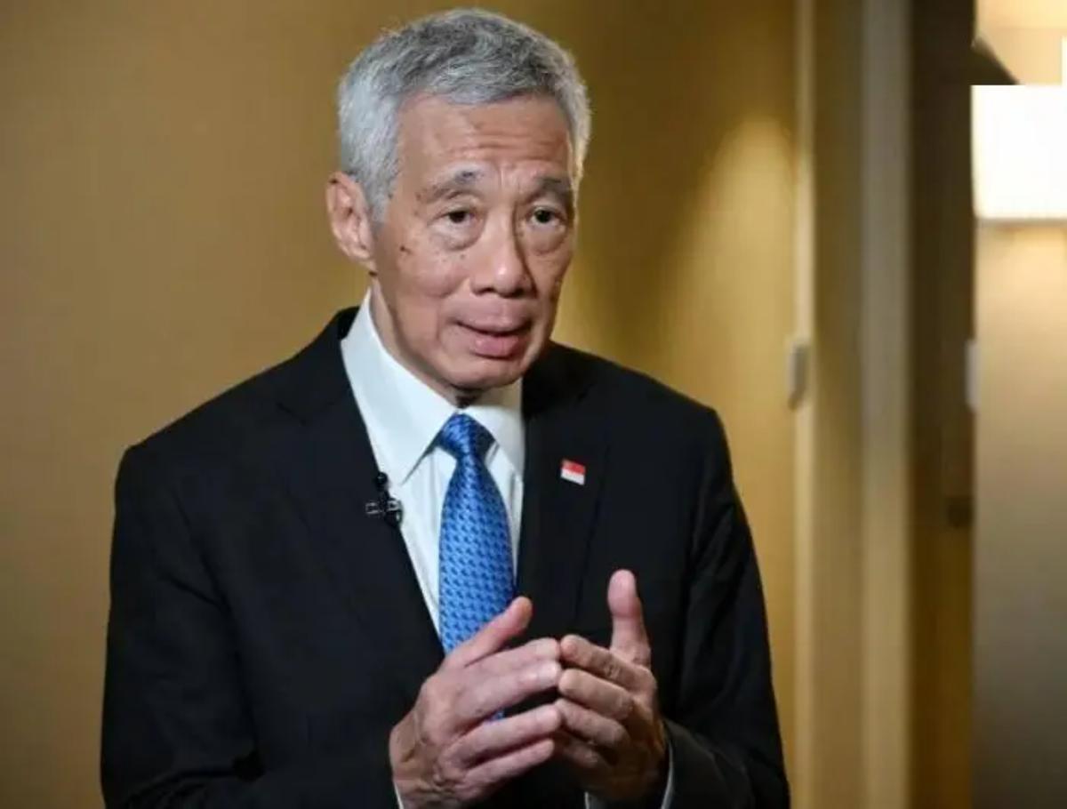 美国兴师动众，派兵扣押中方油船？李显龙通告全球，一席话不简单在美国抓人又扣船之