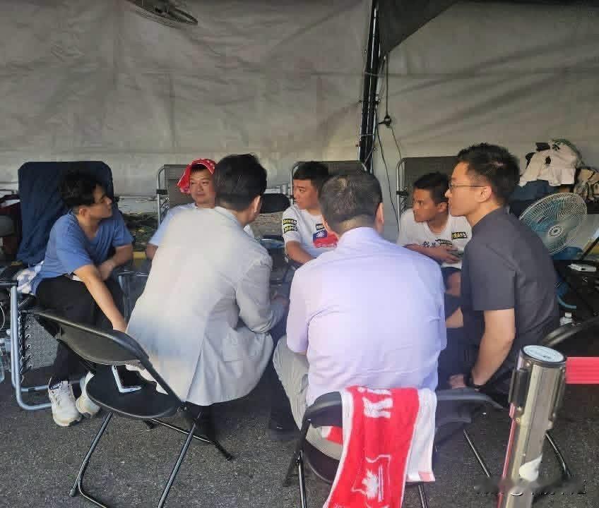 台北市议员侯汉廷今（23日）晚间表示，连续绝食超过100个小时，是什么概念？今天