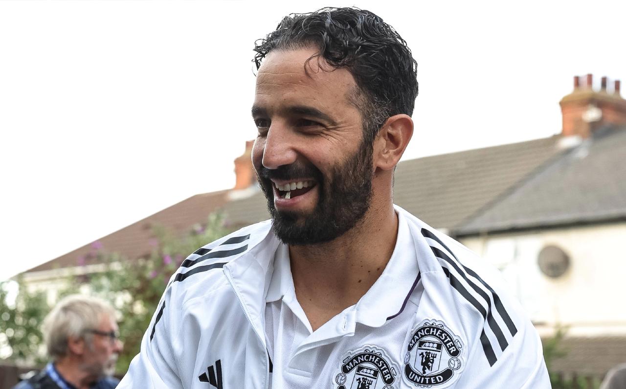 欧洲转会新闻播报！★自我感觉良好！下课后的阿莫林仍在曼彻斯特，并未离开，这段