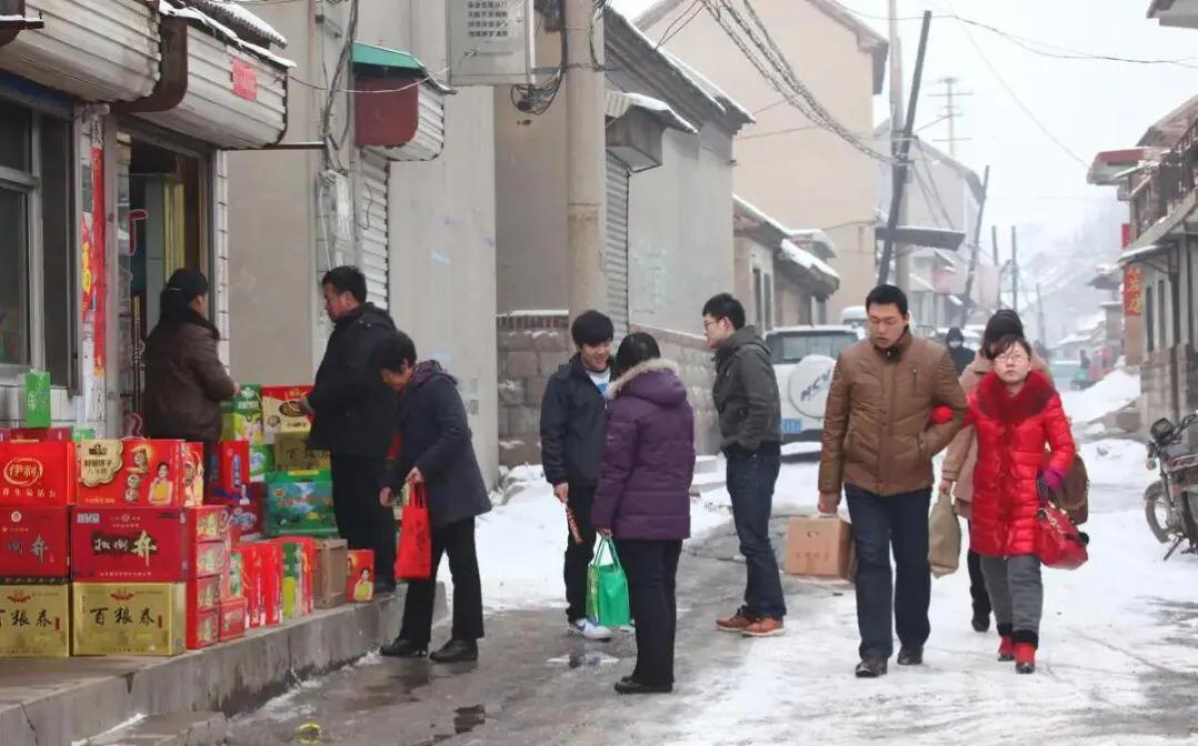 当下年轻人过节，为什么越来越不爱走亲戚了？不知道你有没有发现，这几年春节，一