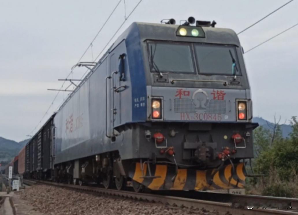 一列货列低调驶出甘肃兰州，白宫这下坐不住了：担心失去扼制中方手段！可能有人会