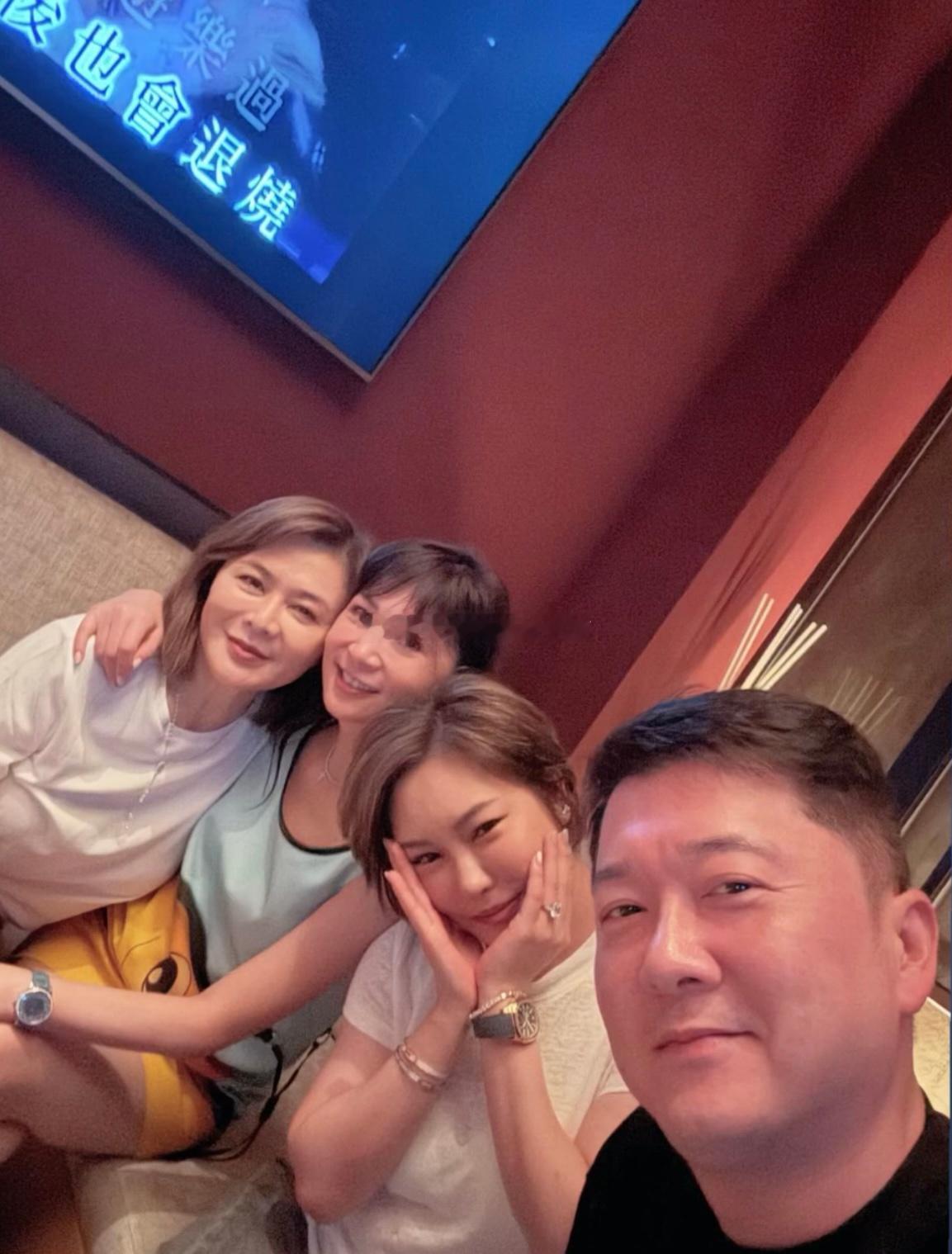 关之琳和好友聚会​​​
