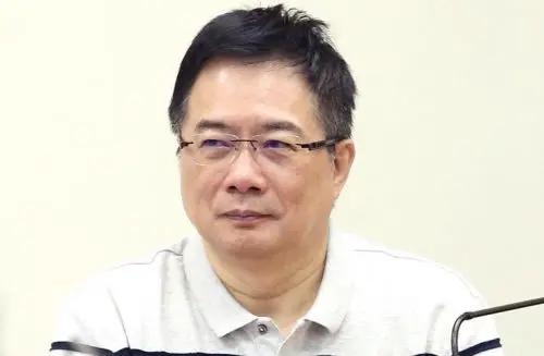 蔡正元也开始甩锅给大陆了。蔡正元昨天在他的节目中说美国要对台湾实施对等贸易，要叫