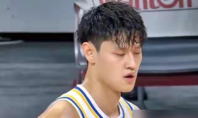杨鸣一句话，北京首钢24小时静悄悄，直接点名麦基不听指挥，指出周琦体力透支，甚至