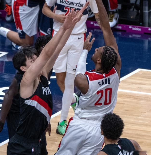 1月28日讯NBA常规赛，开拓者客场111-115不敌奇才。赛后，杨瀚森接受了