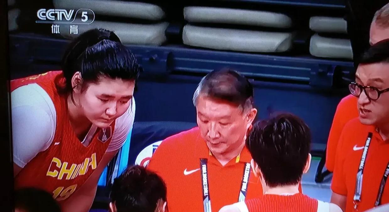 世界杯预选赛就是多余的事。始终弄明白，宫鲁鸣主教练为什么不以原女篮主力，韩旭，李