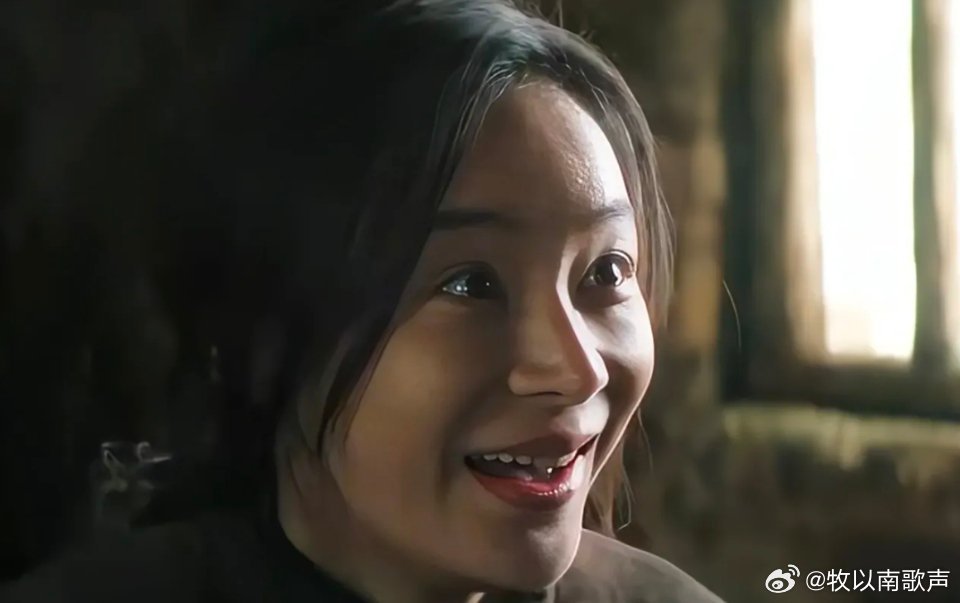《归队》里小白马追爱的戏份，看得人又好笑又动容！为了赢得心上人花儿的青睐、巴结“