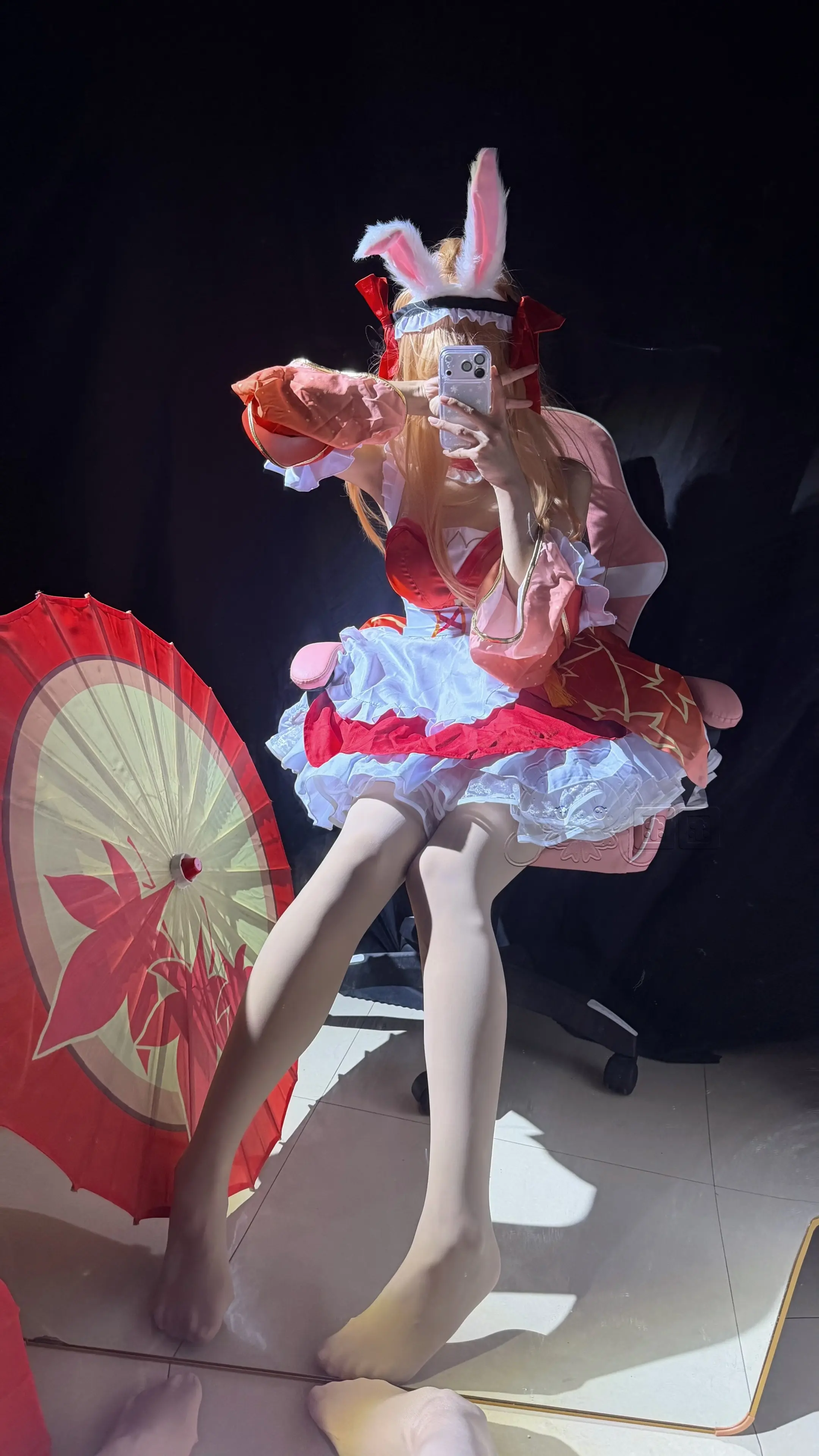 宝宝玩瑶瑶跟我。