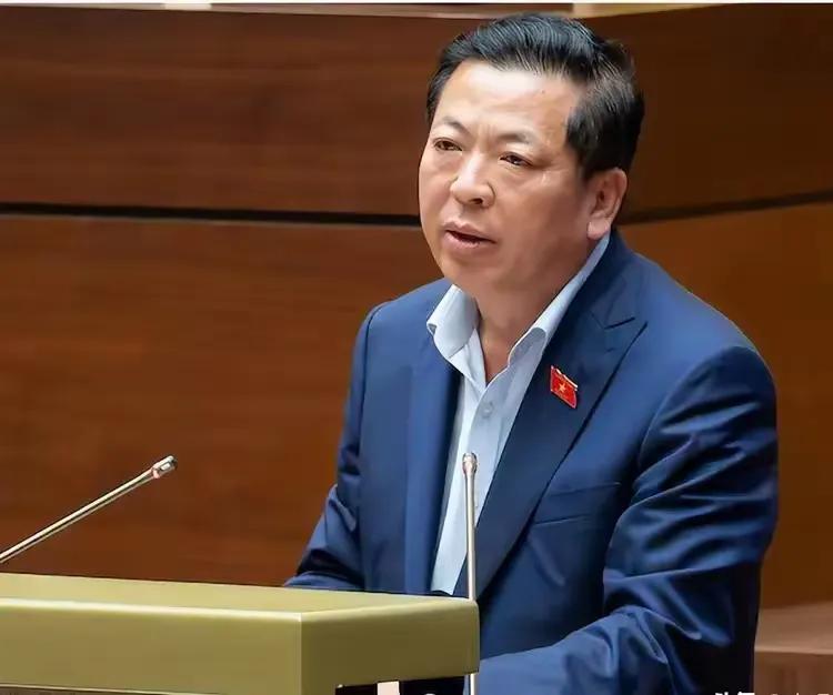 不知道是谁，在我家入户门的地毯下边，放了一块红布，我昨天正好休息在家，我寻思，把