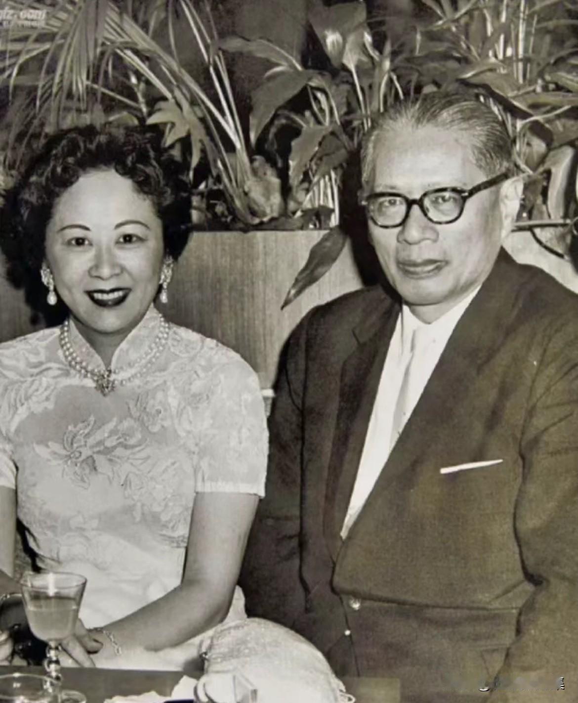 1927年，宋子文到庐山为母亲建造别墅时，认识了当地建筑商张谋之，并在张家宴会上