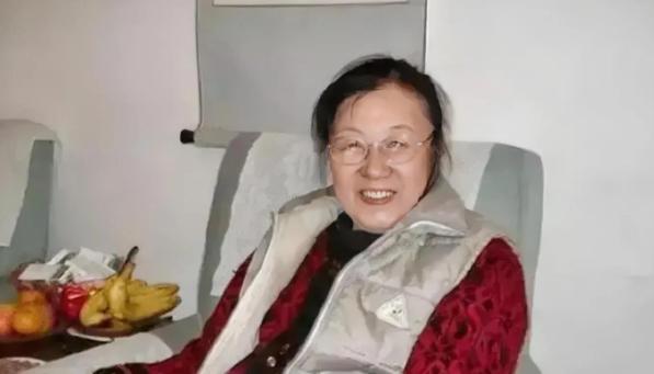 1976年，谢静宜被撤销一切职务，接受隔离审查，在审查的过程中，她的认错态度很好