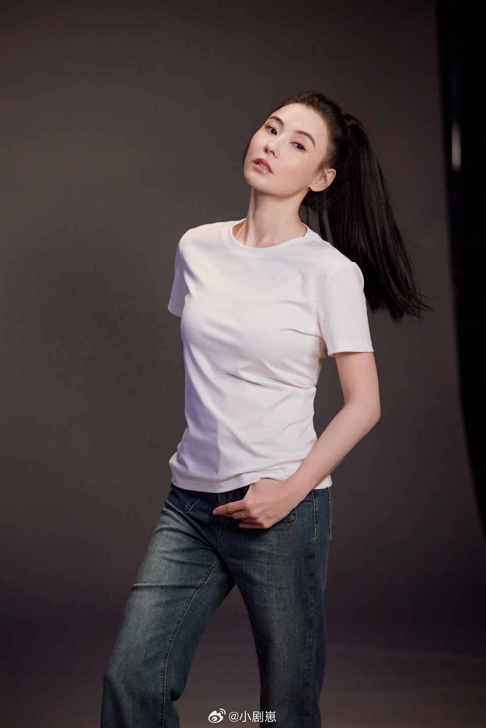 张柏芝线下活动状态超绝张柏芝线下活动状态也太好了吧！颜值依旧能打，气质优雅又大