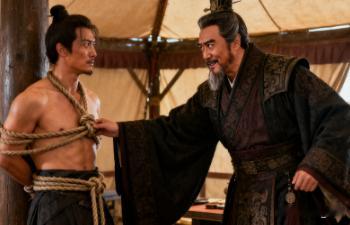 东汉末年，天下大乱，英雄辈出，但最猛的那个，非吕布莫属。他手持方天画戟，一身武艺