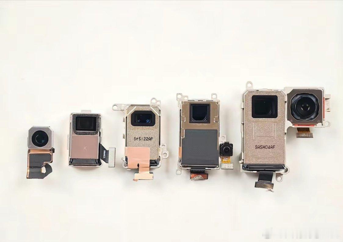 潜望长焦从左到右依次是：荣耀Magic8Pro、OPPOFindX9Pro、红米