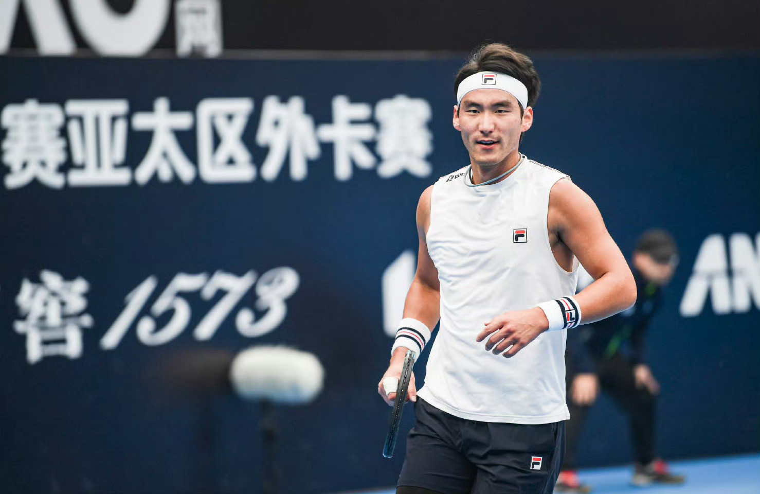 网坛风云2026澳网亚太区外卡赛，布云朝克特以6-4/6-2击败桑提兰，成功收