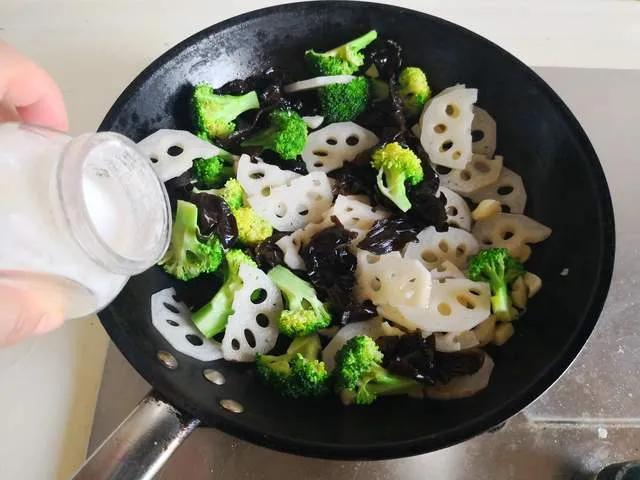 “秋吃碱，火气减！”这4种碱性食物别忘吃，润燥降火舒适过秋天入秋之后气候干燥