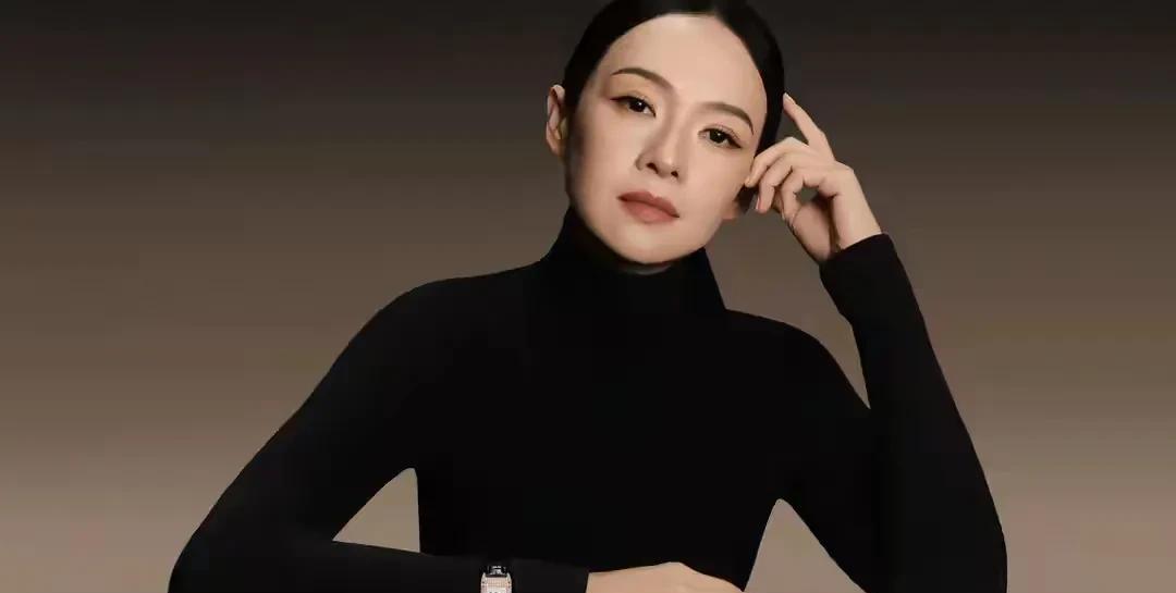 好巧不巧，就在同一天，章子怡成为积家全球代言人，赵丽颖成为纪梵希全球彩妆代言人[