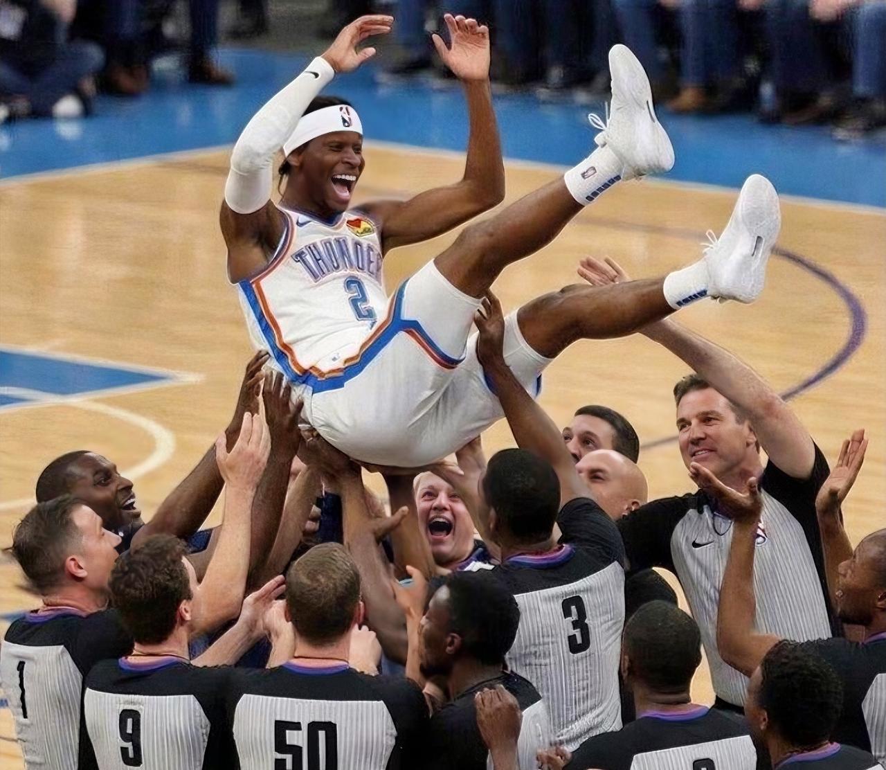 哈登：杜老大，你前任布克挺刚啊？公开喷裁判，说打球11年都被被这样区别吹罚过。