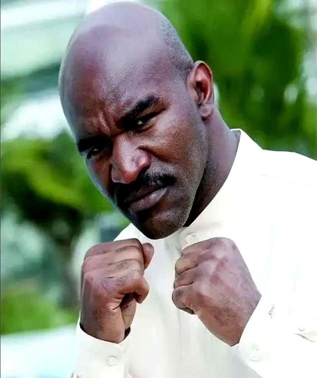 都说拳王退役后一年几百万太轻松，结果一个比一个惨。老拳王霍利菲尔德，职业生涯