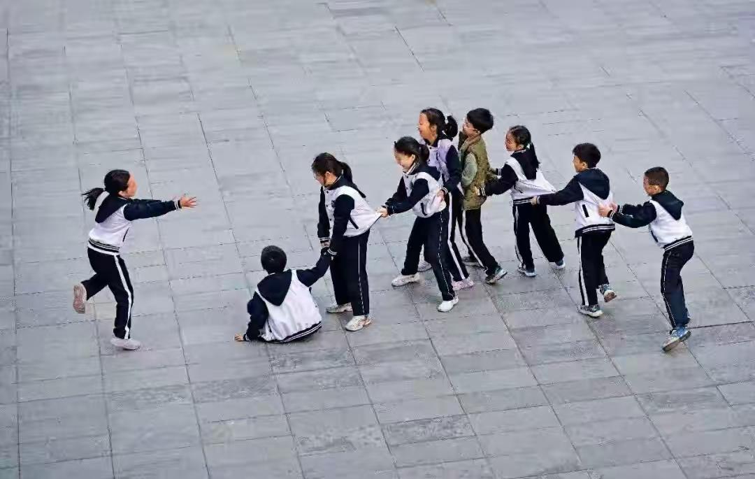 统考取消了，排名看不见了，孩子到底学得怎么样？今年寒假，青岛高二学生吴小怡