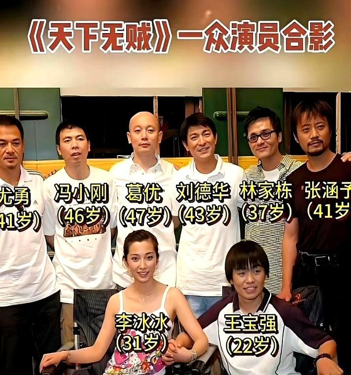 王宝强现在当导演，真不是玩票的。2023年他自己导的《八角笼中》，讲一群没人